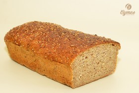 Chleb razowy z ziarnami na wagę